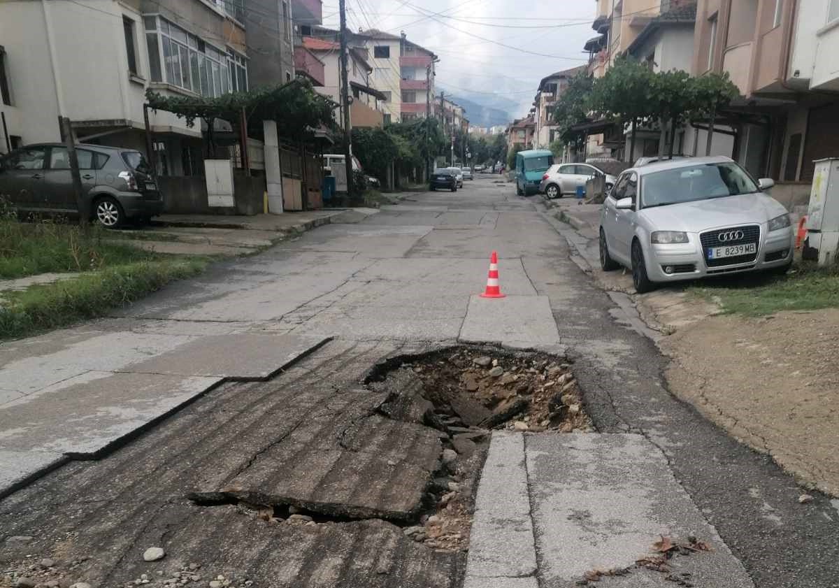 Среднощен порой отнесе асфалта на улици в Петрич (СНИМКИ)