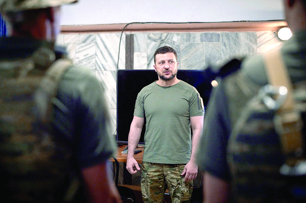 Зеленски жертва хиляди свои войници за сметката пред Запада