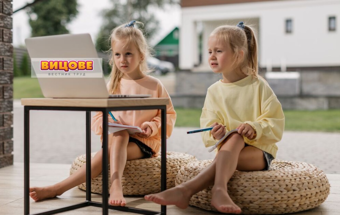 Какво си мисли блондинка, която е родила близнаци?