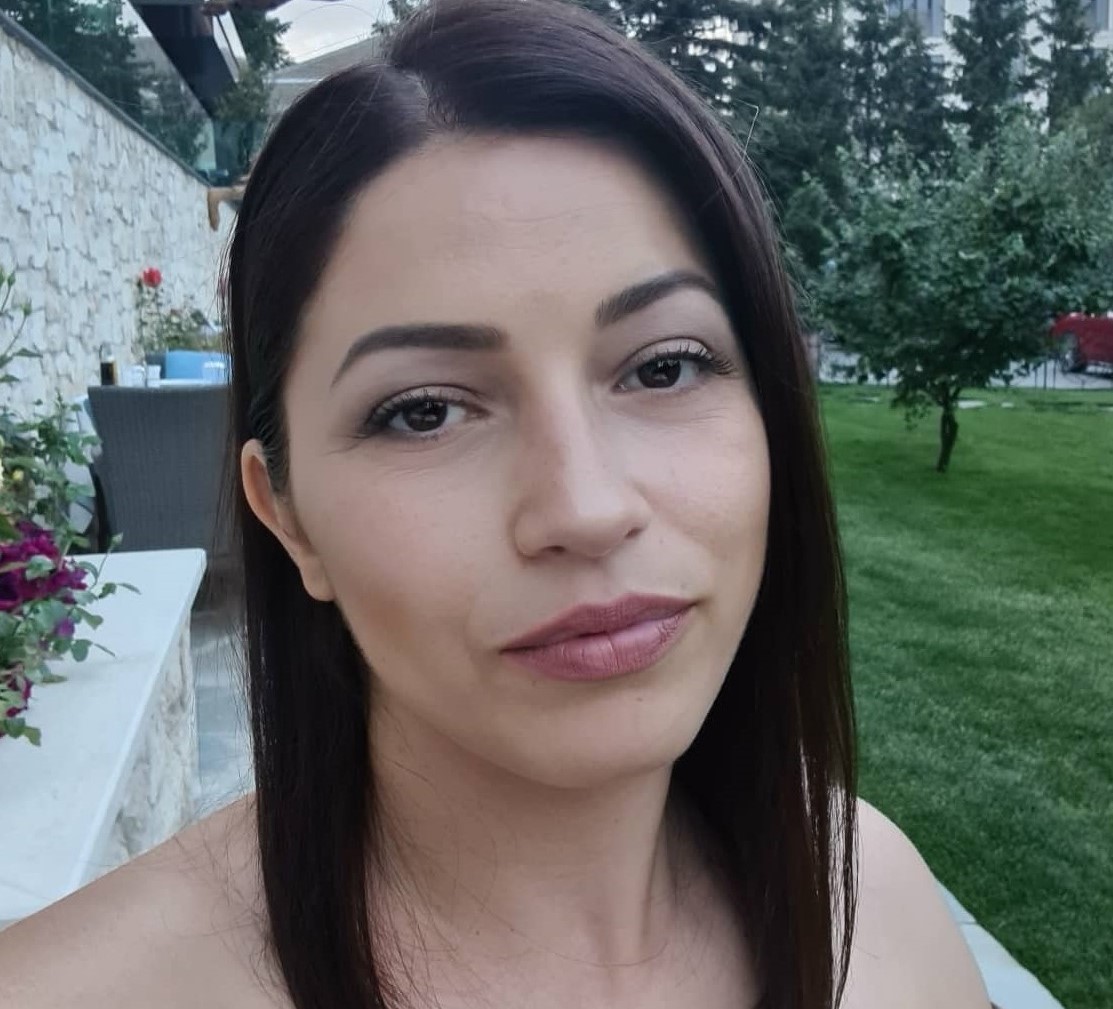 Александрина Павлова, доброволец в разчистването на карловските села, пред "Труд": Положението в Каравелово е трагично (СНИМКИ)