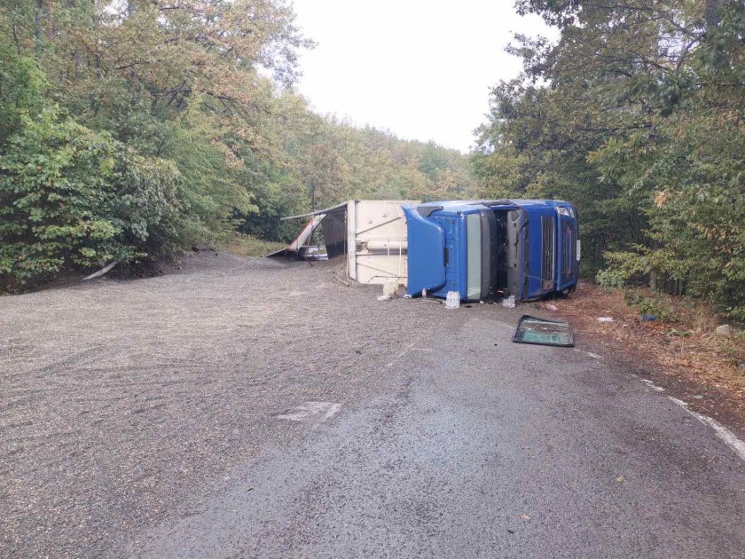 Тир се обърна и затвори Ришкия проход