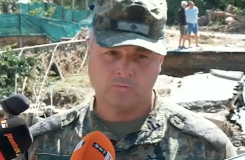 Деян Дешков: Армията ще помага на пострадалите от наводненията в Карловско поне още месец