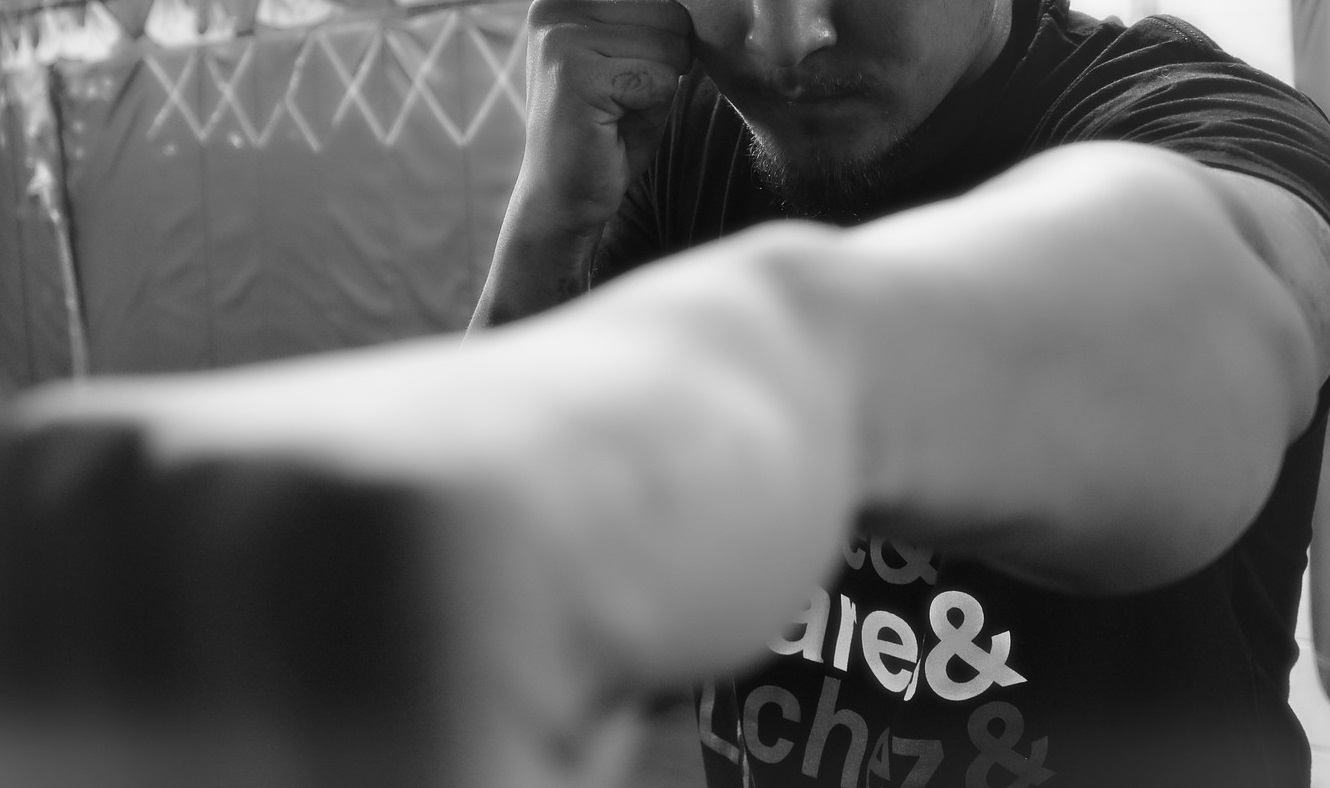 19-годишен преби с тояга възрастен мъж в Плевенско заради забележка