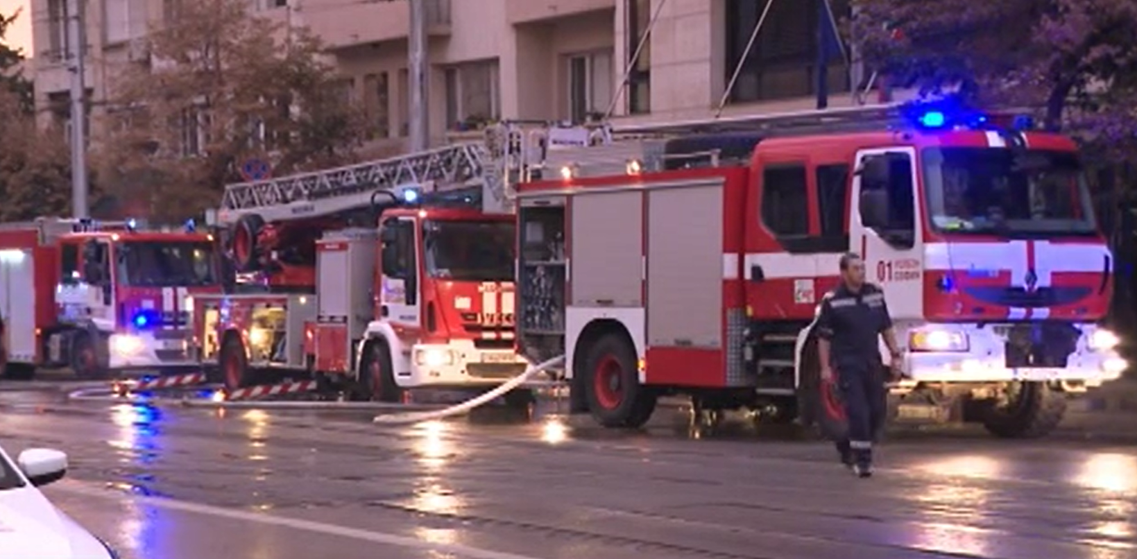 Гори хотел в центъра на София