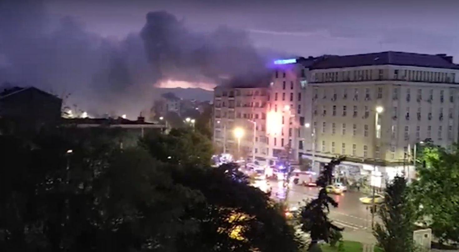 Една от вероятните причини за пожара в столичния хотел е неизправно зарядно устройство