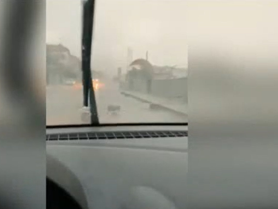 Наводнени къщи и много щети след бурята в Петрич и Гоце Делчев