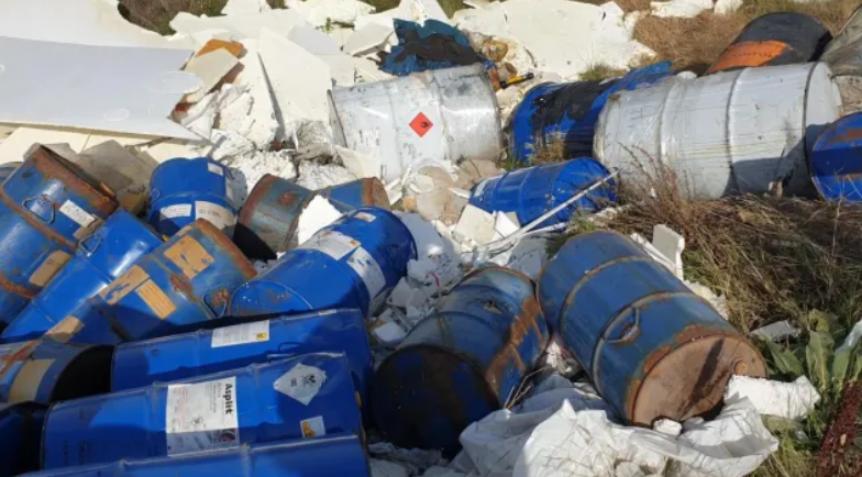 250 изхвърлени варела с химикали откриха в няколко столични района