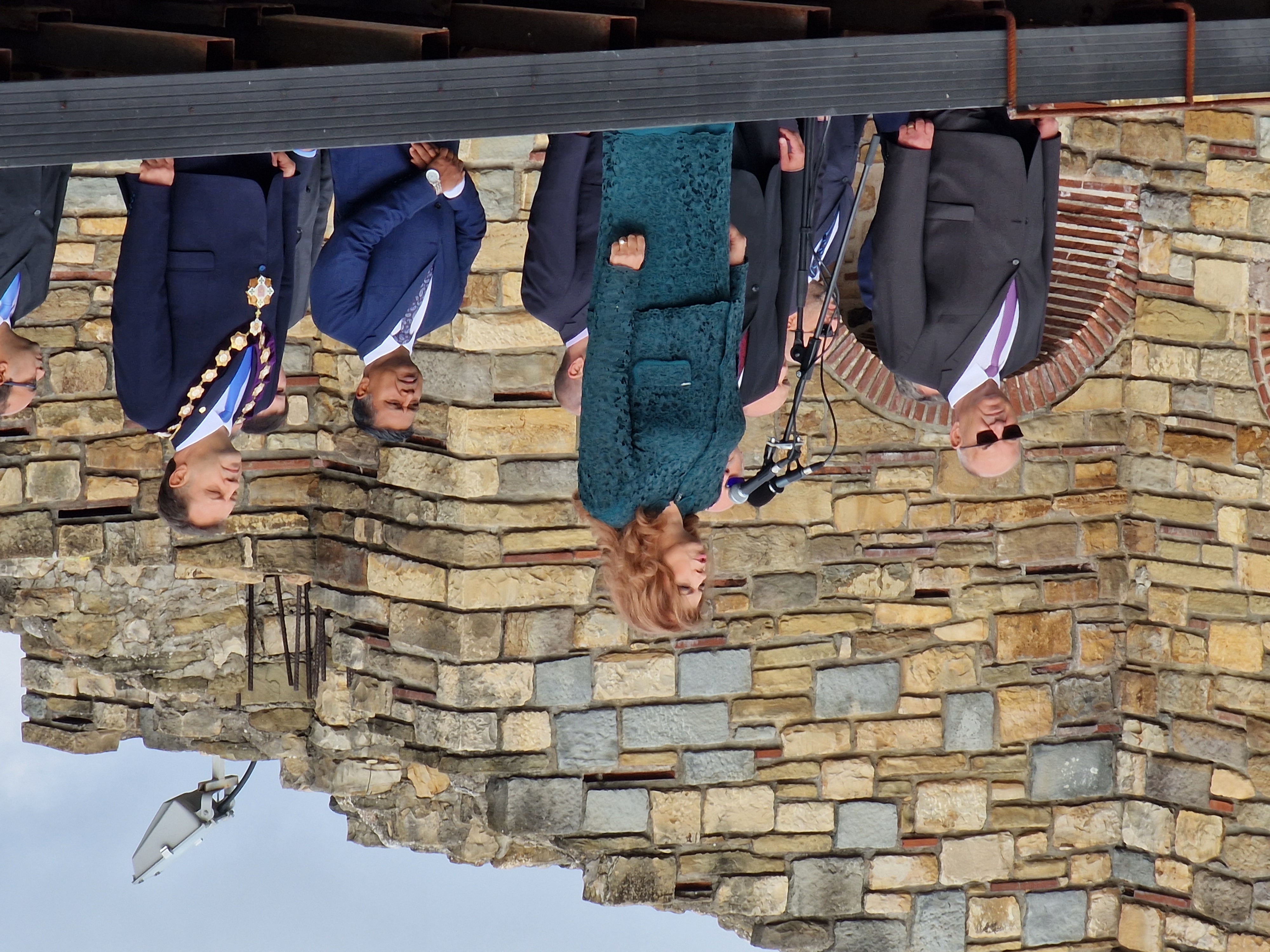 Вицепрезидентът Илияна Йотова: Да загърбим омразата и презрението