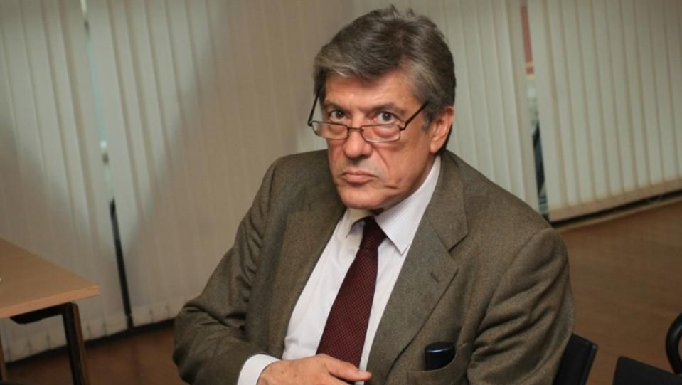 Внезапно почина политологът доц. Антоний Гълъбов