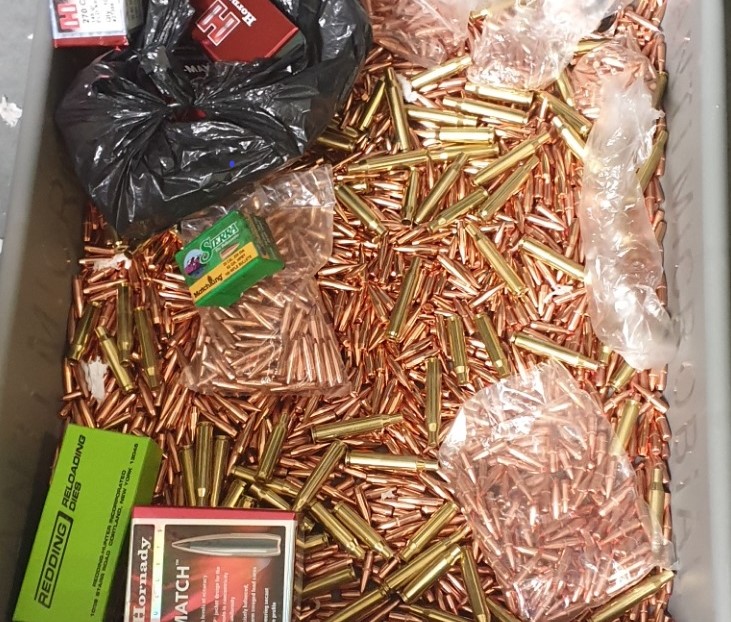 Откриха контрабандни части за боеприпаси в багажа на пътник на Летище Варна (СНИМКИ)