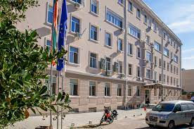 Момиченце е в реанимация след падане в канал