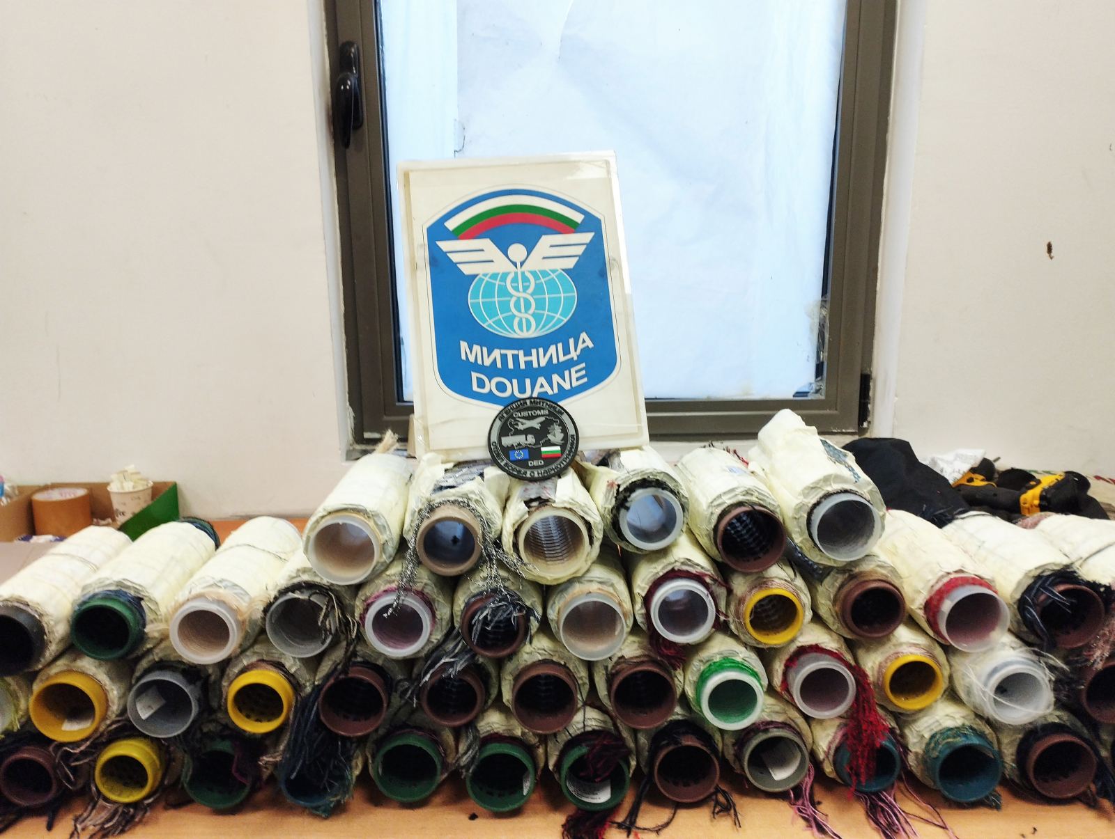 Откриха над 40 000 таблетки, съдържащи наркотични вещества, на "Капитан Андреево" (СНИМКИ/ВИДЕО)