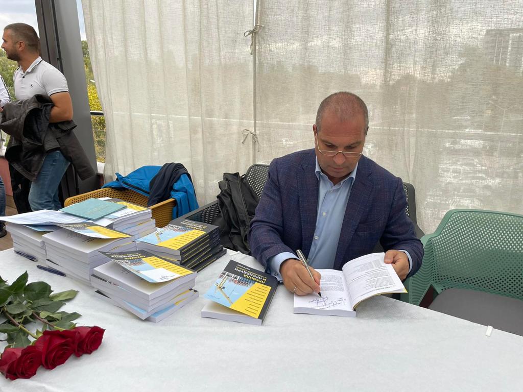 Гроздан Караджов връчи дипломи на бъдещи строители