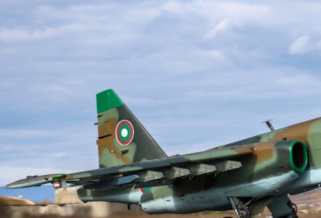 Пилот на Су-25 е катапултирал при тренировъчен полет край авиобаза „Безмер”