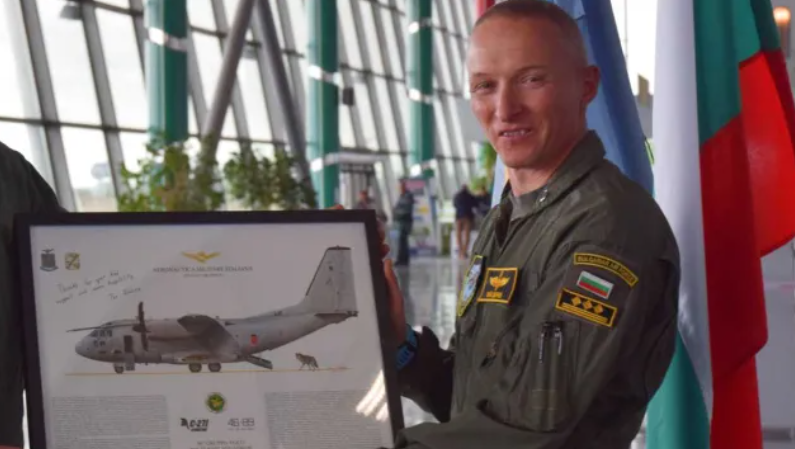 Катапултиралият пилот на "Безмер" е ас на бойната ни авиация