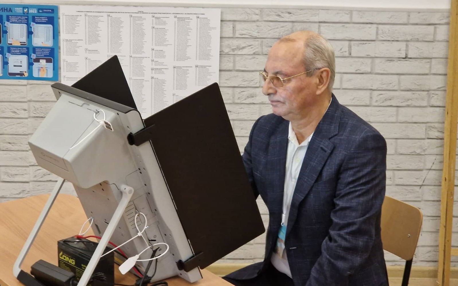 Вижте как гласува Ахмед Доган (ВИДЕО)