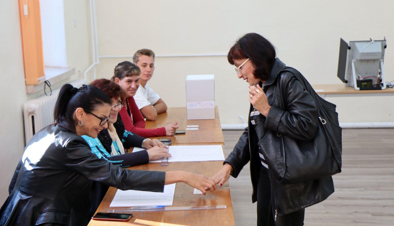 Вижте как върви гласуването към 13 часа