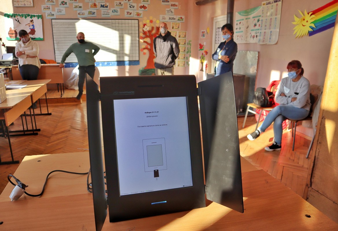 Вижте как върви гласуването към 16 ч.