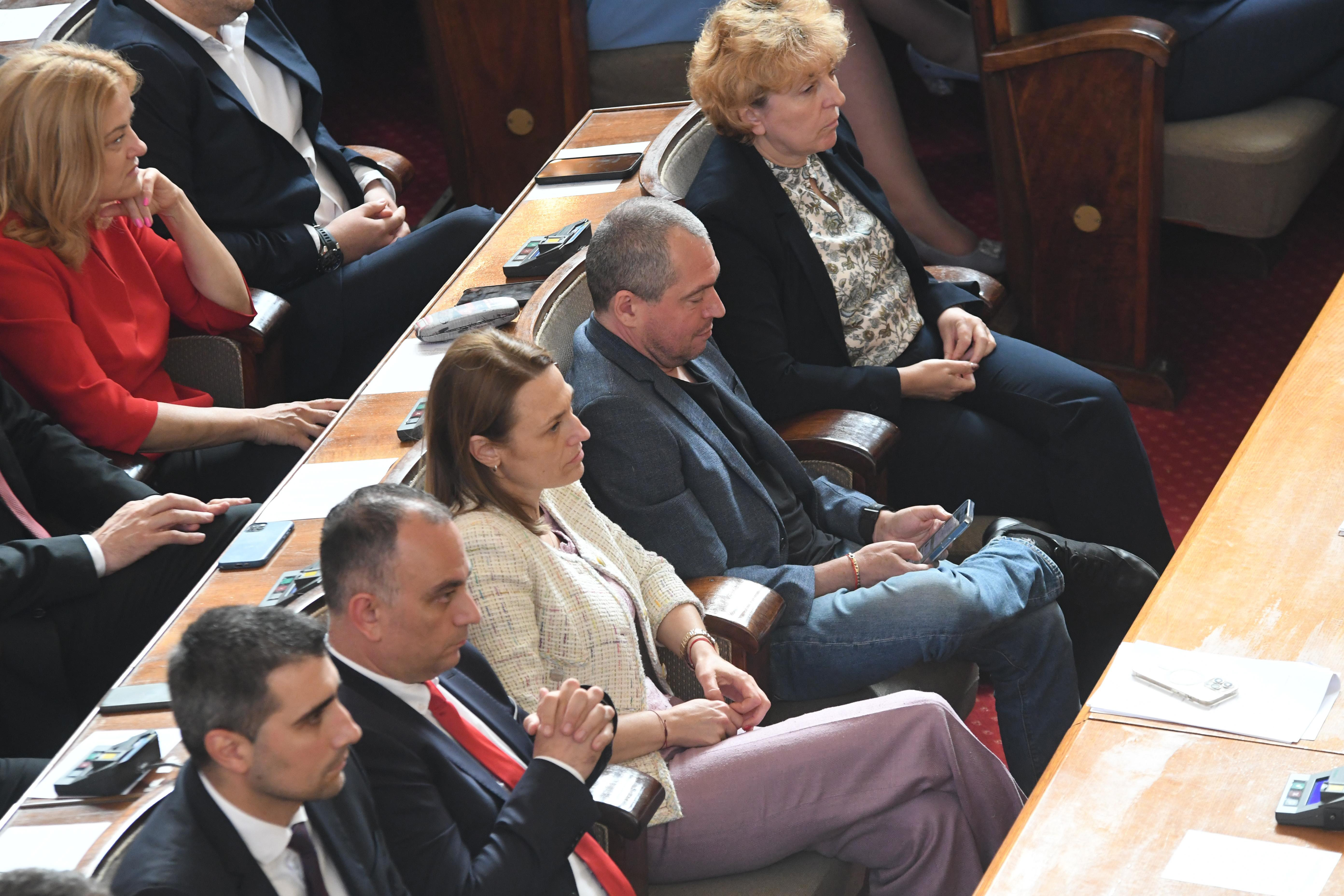 БСП пътува към дъното, „Възраждане“ с удвоен резултат (обзор)