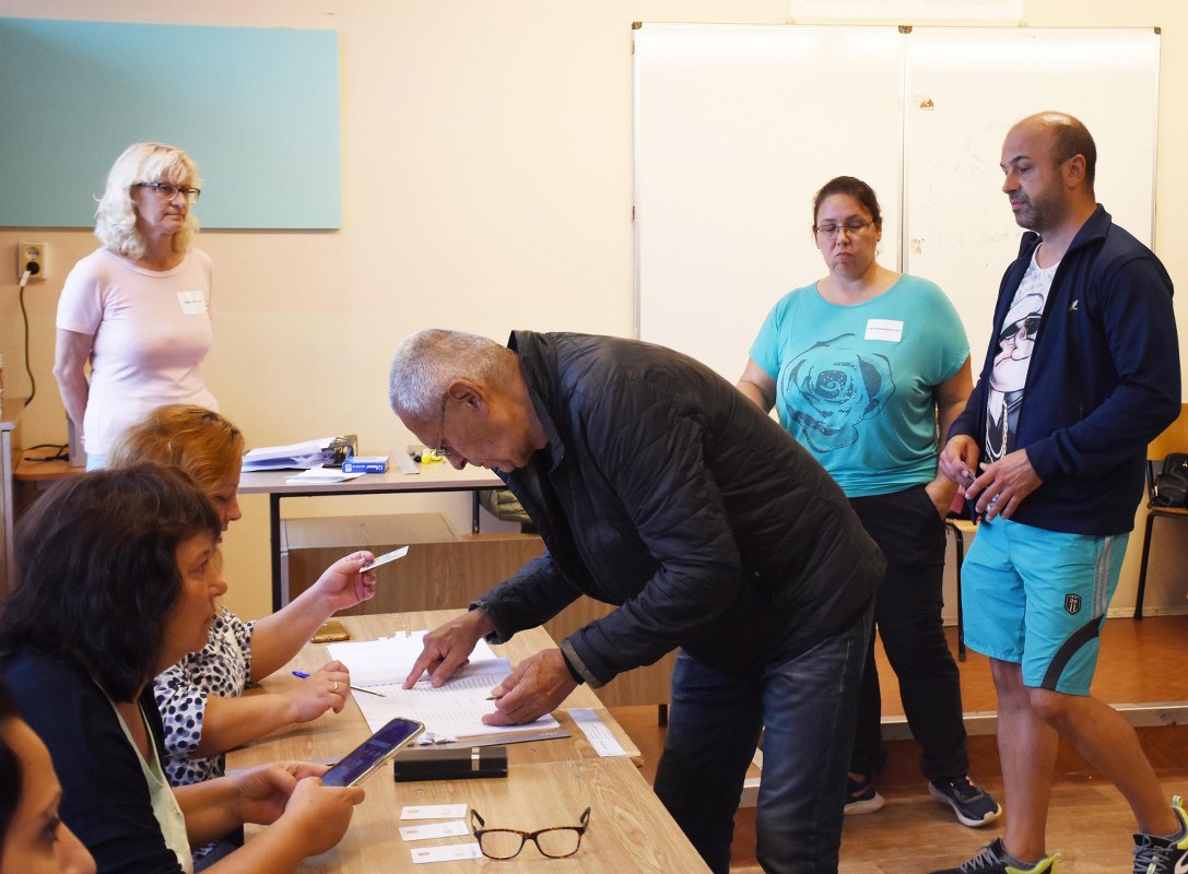 ГЕРБ-СДС с убедителен първи резултат във Варна при 40,28% избирателна активност