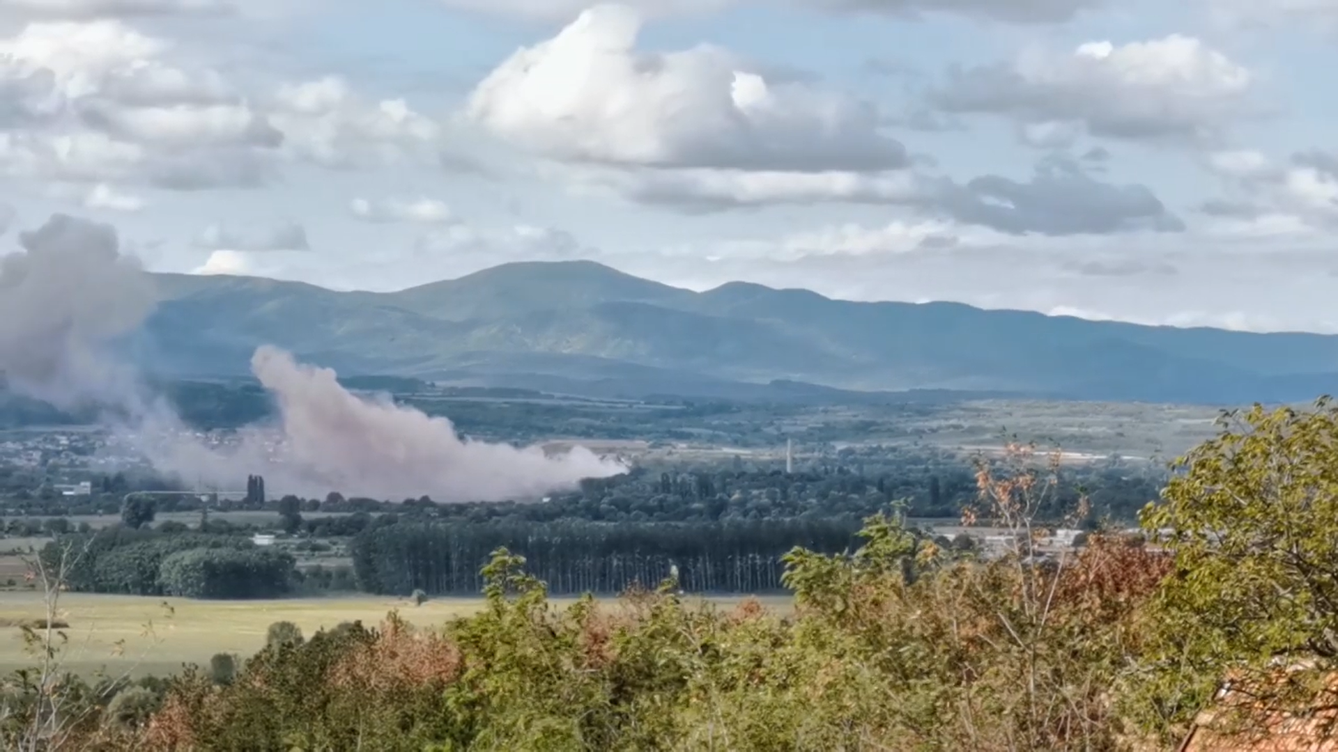 Взрив в завод „Арсенал“, един човек е загинал, двама са пострадали (ВИДЕО)