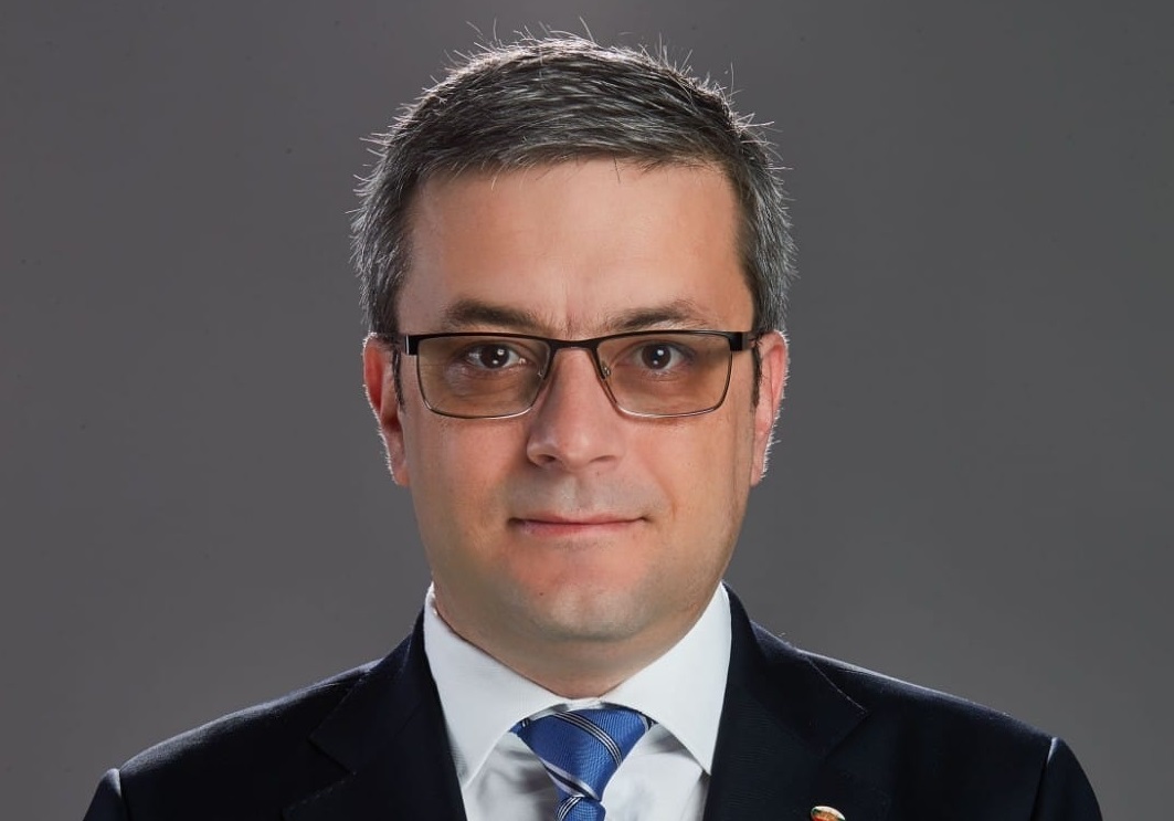 Тома Биков: С „Възраждане“ можем да разговаряме по идеи, но с тях не можем да управляваме