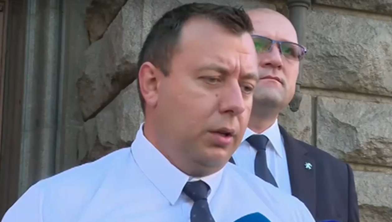 Петър Петров, "Възраждане": Не водим война с медиите