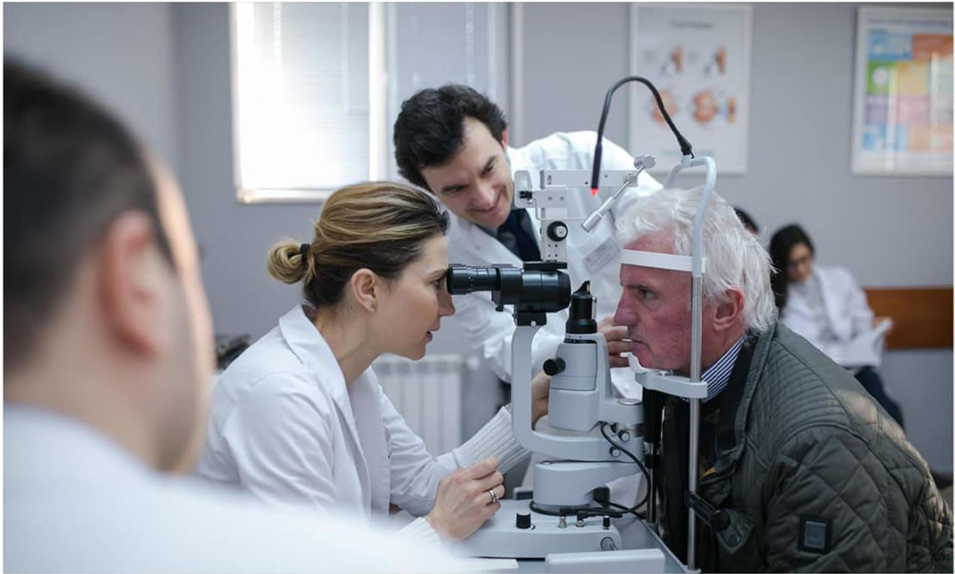 Безплатни очни прегледи за деца и пенсионери през октомври