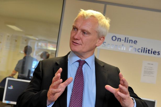 Британски министър: Не сме искали от хората да използват по-малко ток