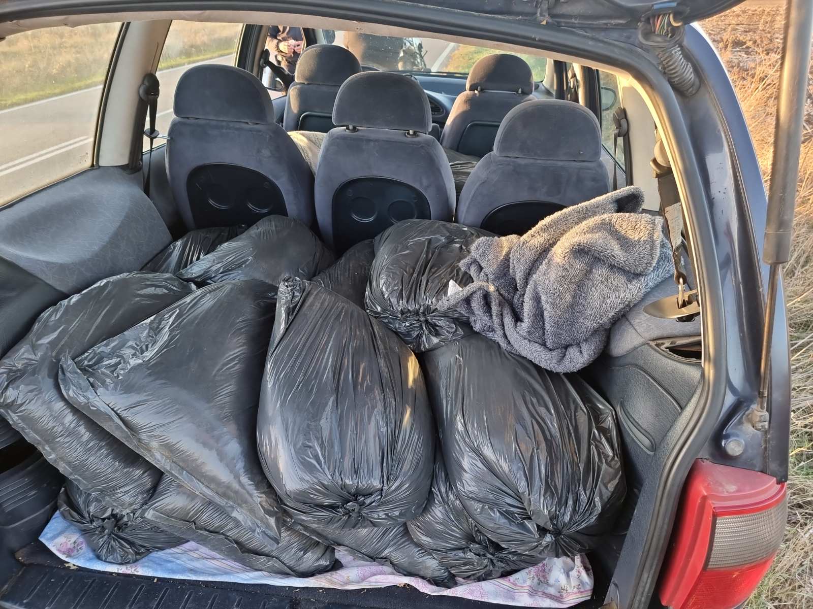 Откриха 300 кг тютюн без бандерол във Варна (СНИМКИ)