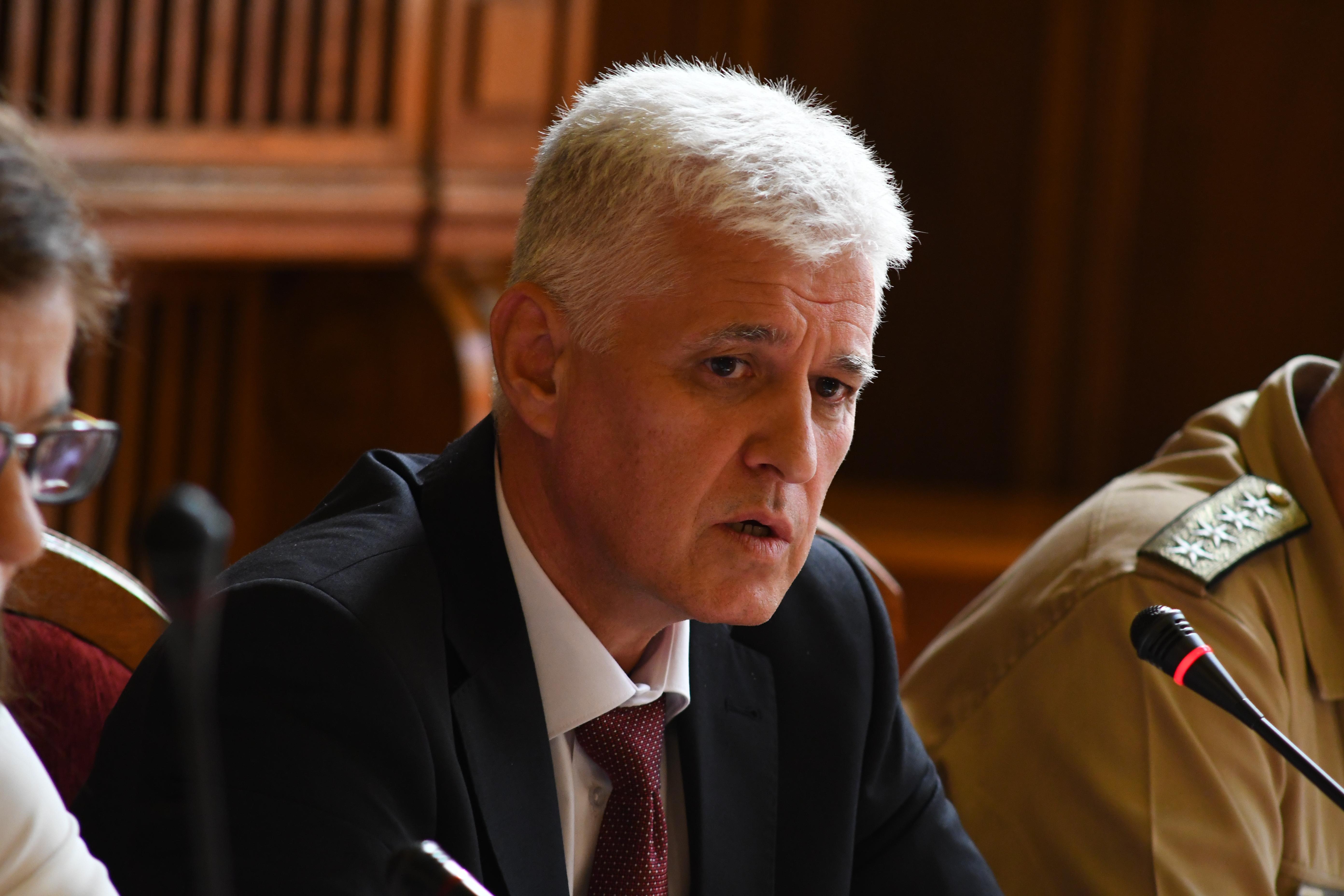 Димитър Стоянов: Служебното правителство не купува самолети, а събира оферти