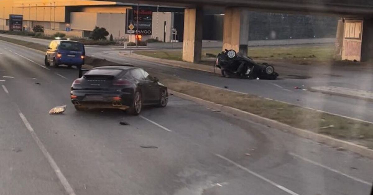 Полицаи бягали на заден, скрили се от катастрофата (обзор)