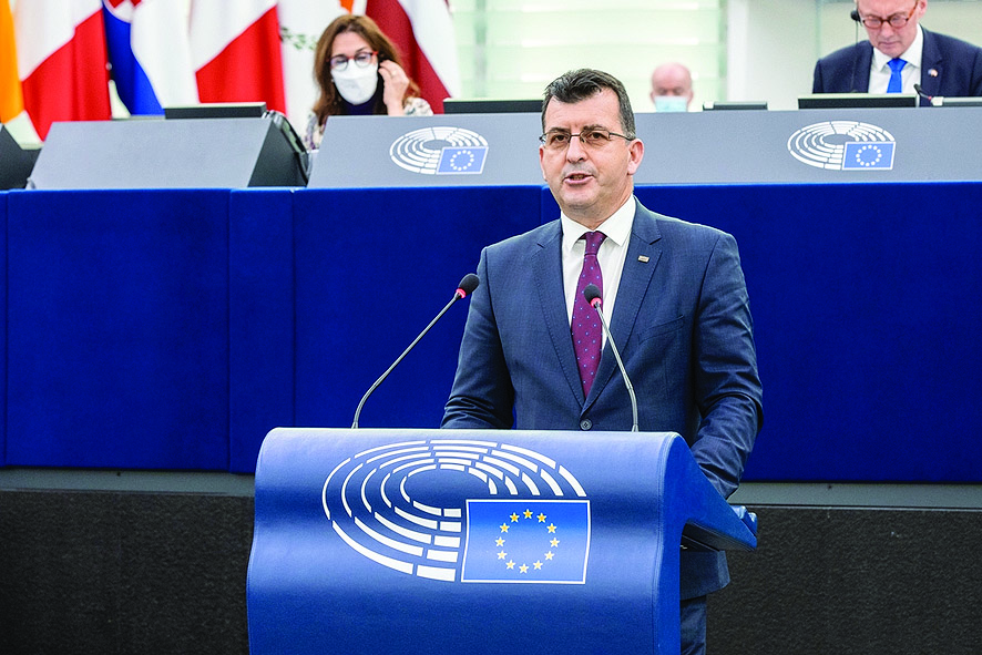 Най-големият проблем на ПП, ДБ и БСП е как да вкарат ГЕРБ в коалиция с "Възраждане" и ДПС