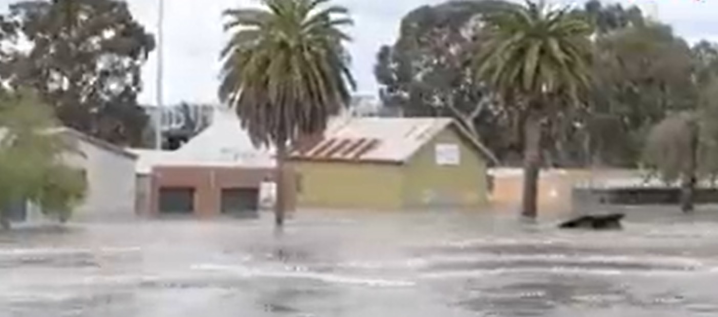 Наводнения наложиха евакуацията на няколко хиляди души в Австралия (СНИМКИ И ВИДЕО)