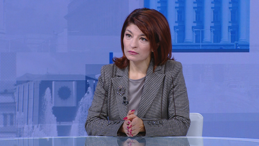 Атанасова: Детински прищевки ни изправиха пред конституционна криза