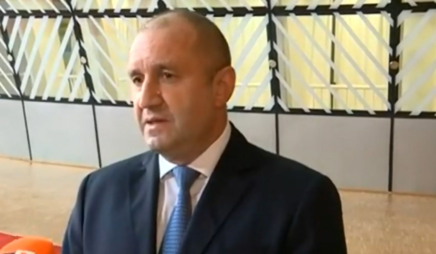 Радев: Крайно време е да се намери изход от тази политическа криза