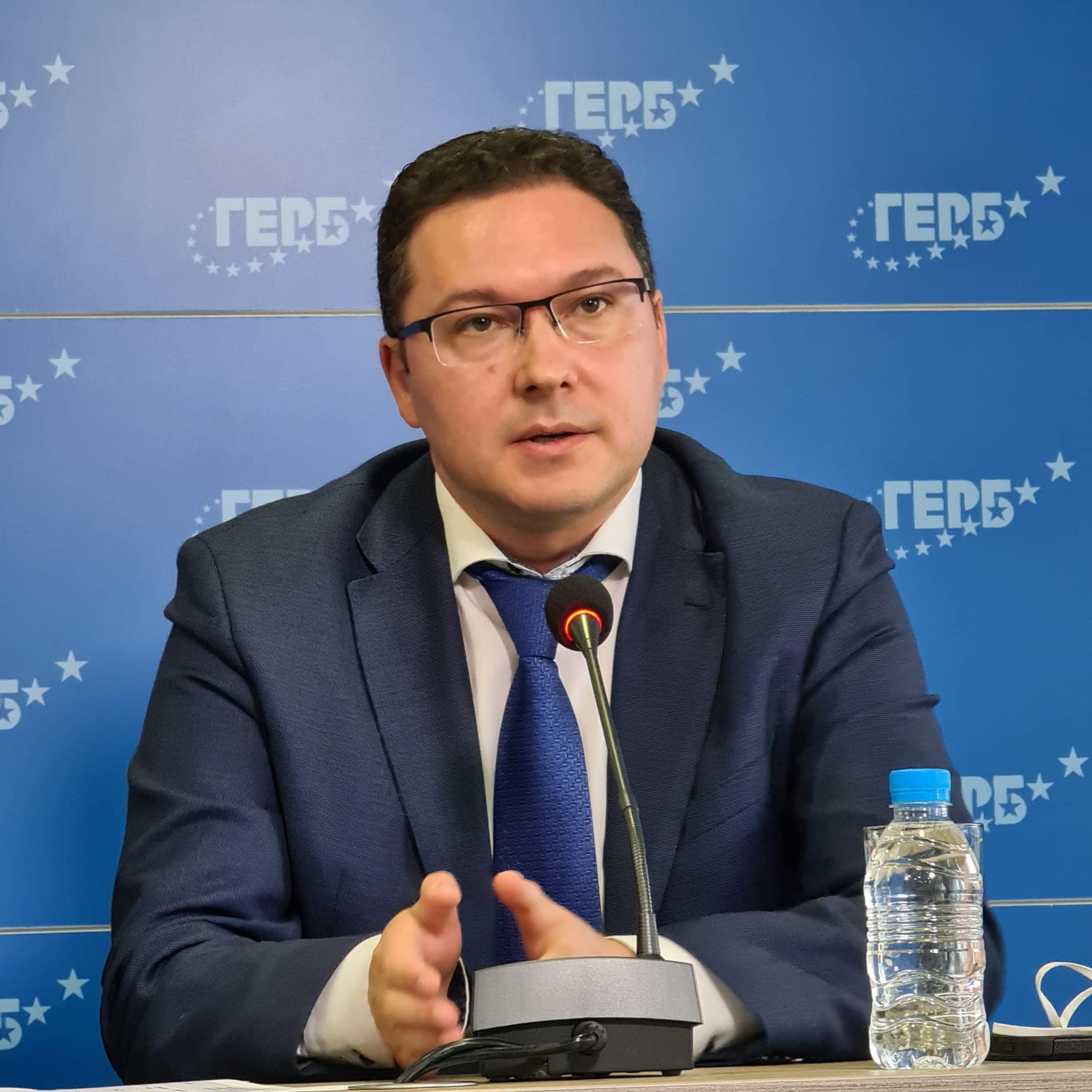 Даниел Митов: Парламентът и неговите формати за ПП са задкулисие