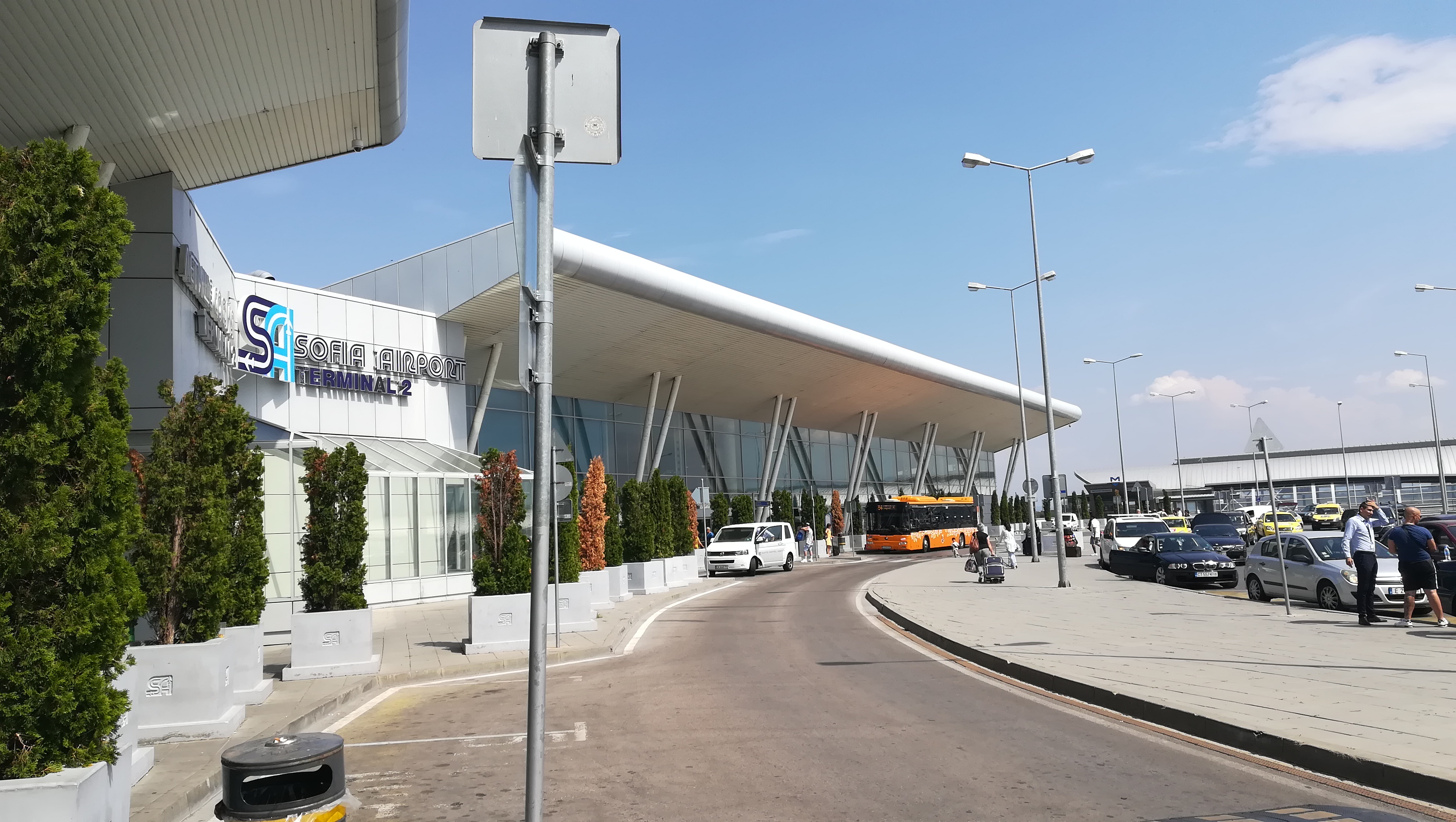 Паркомясто на "Летище София" вече може да се запази онлайн