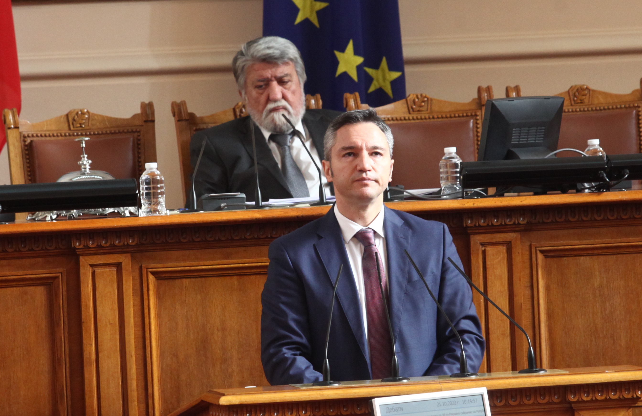 И Вигенин се оттегля след поредния неуспешен избор на председател на НС