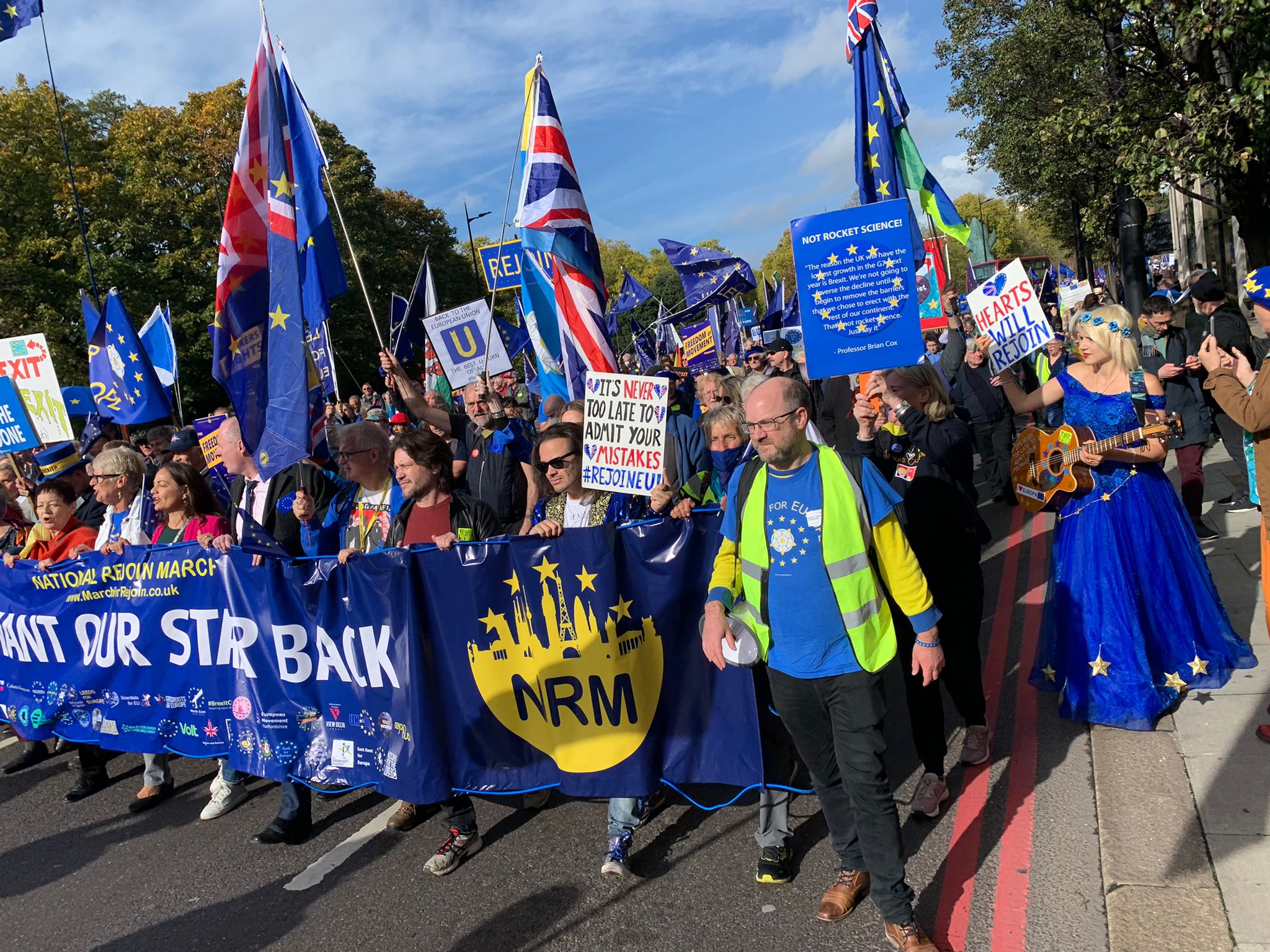 Хиляди протестираха в Лондон с искане Великобритания да се върне в ЕС