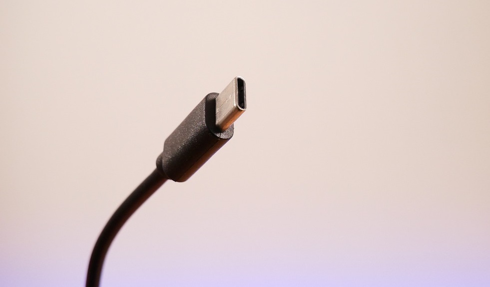 Зарядното с USB-C порт става задължително в ЕС от 2024 г.