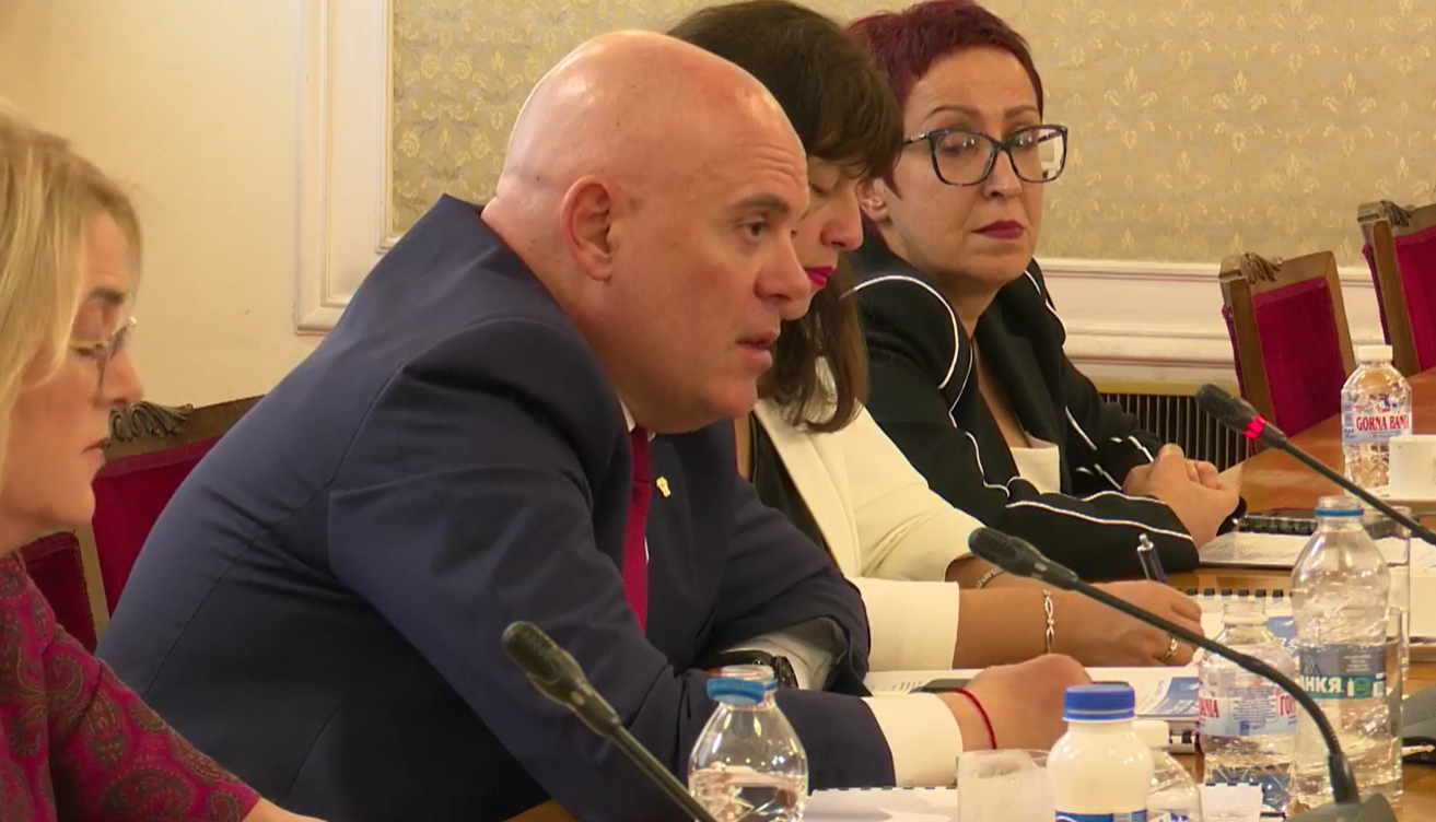 Гешев на среща с ГЕРБ-СДС: Не може да има независимост без контрол (ВИДЕО)