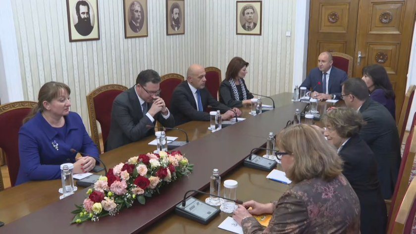 Искри между Румен Радев и Даниел Митов за Украйна (обзор)