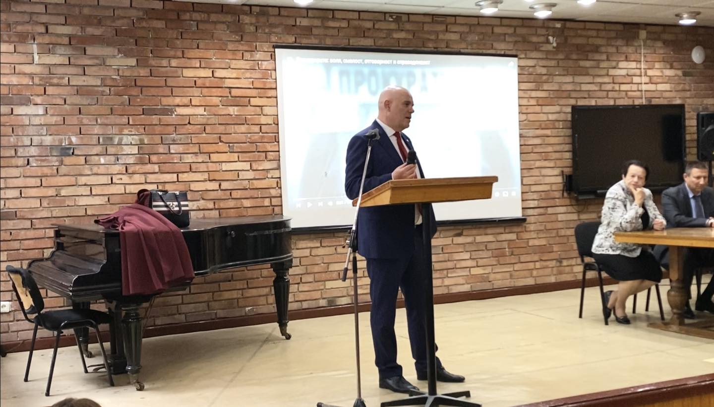 Гешев пред ученици в Италианския лицей: В наказателното правосъдие 95% са осъдителните присъди, но проблемите са в останалите 5%