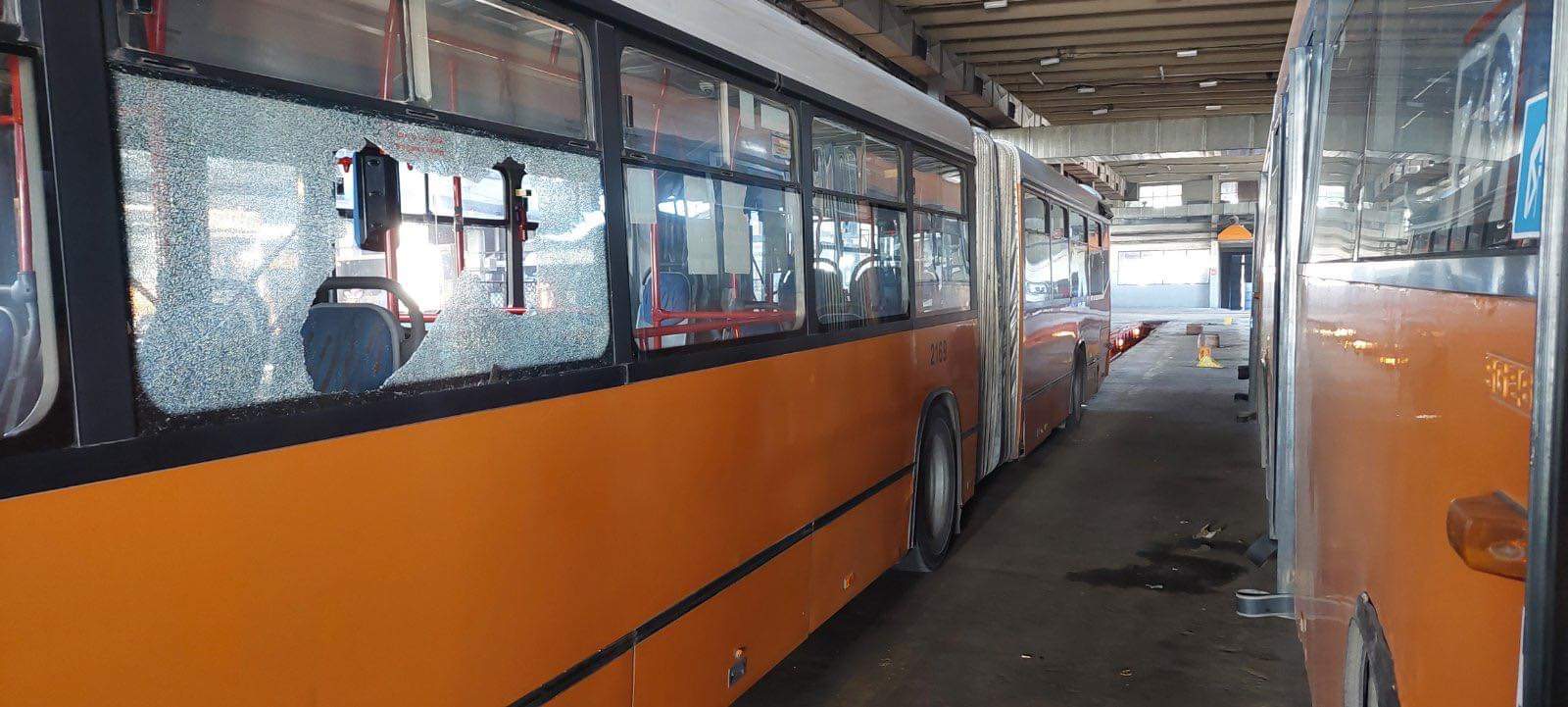 Контрера, ВМРО: Цигани изпочупиха автобуси на градския транспорт в кв. „Христо Ботев“