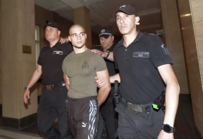 Решетки за прокурорския син, нарушил домашния арест (обзор)