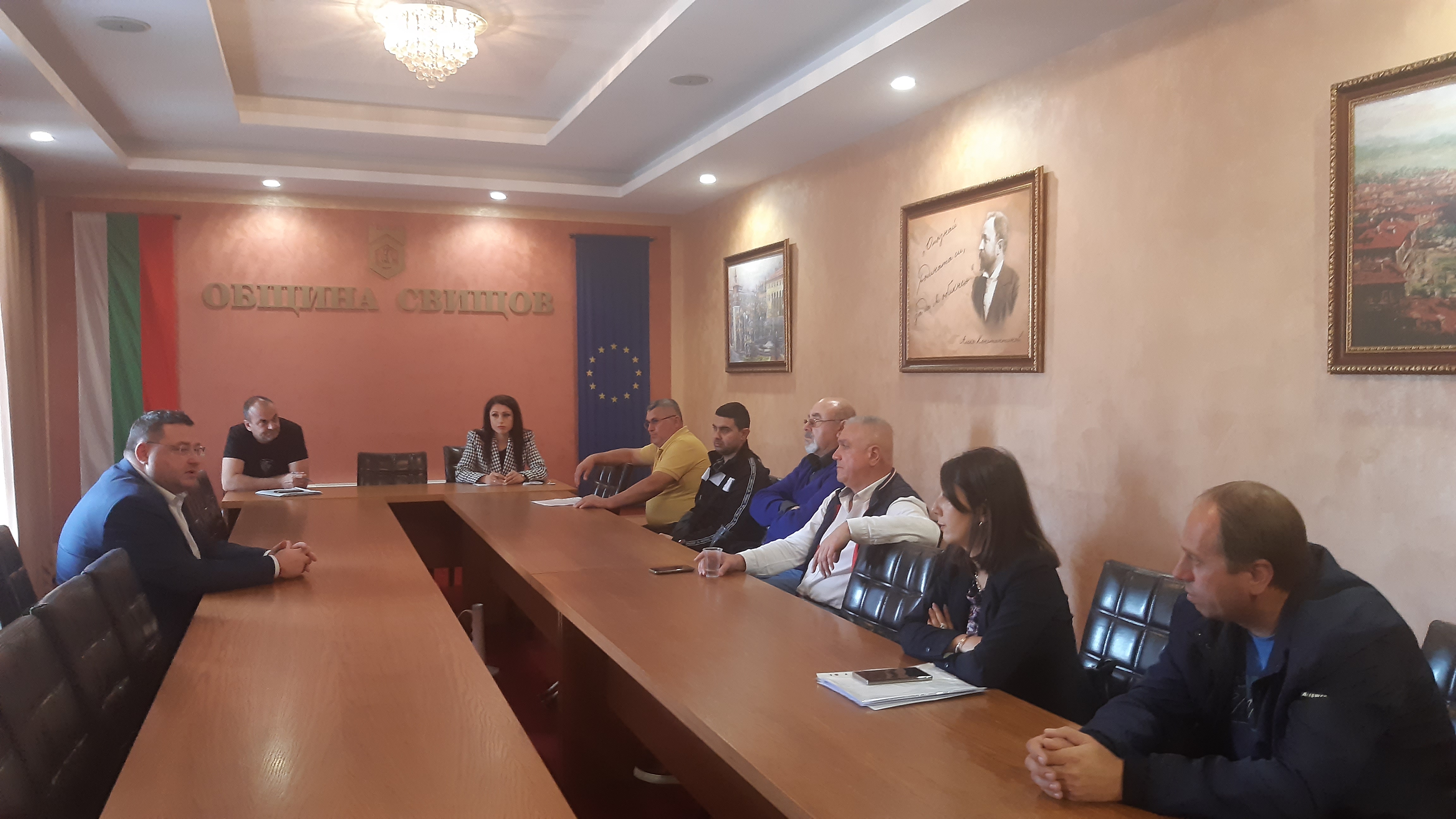 Среща с транспортните фирми за автобусни превози се проведе в Свищов