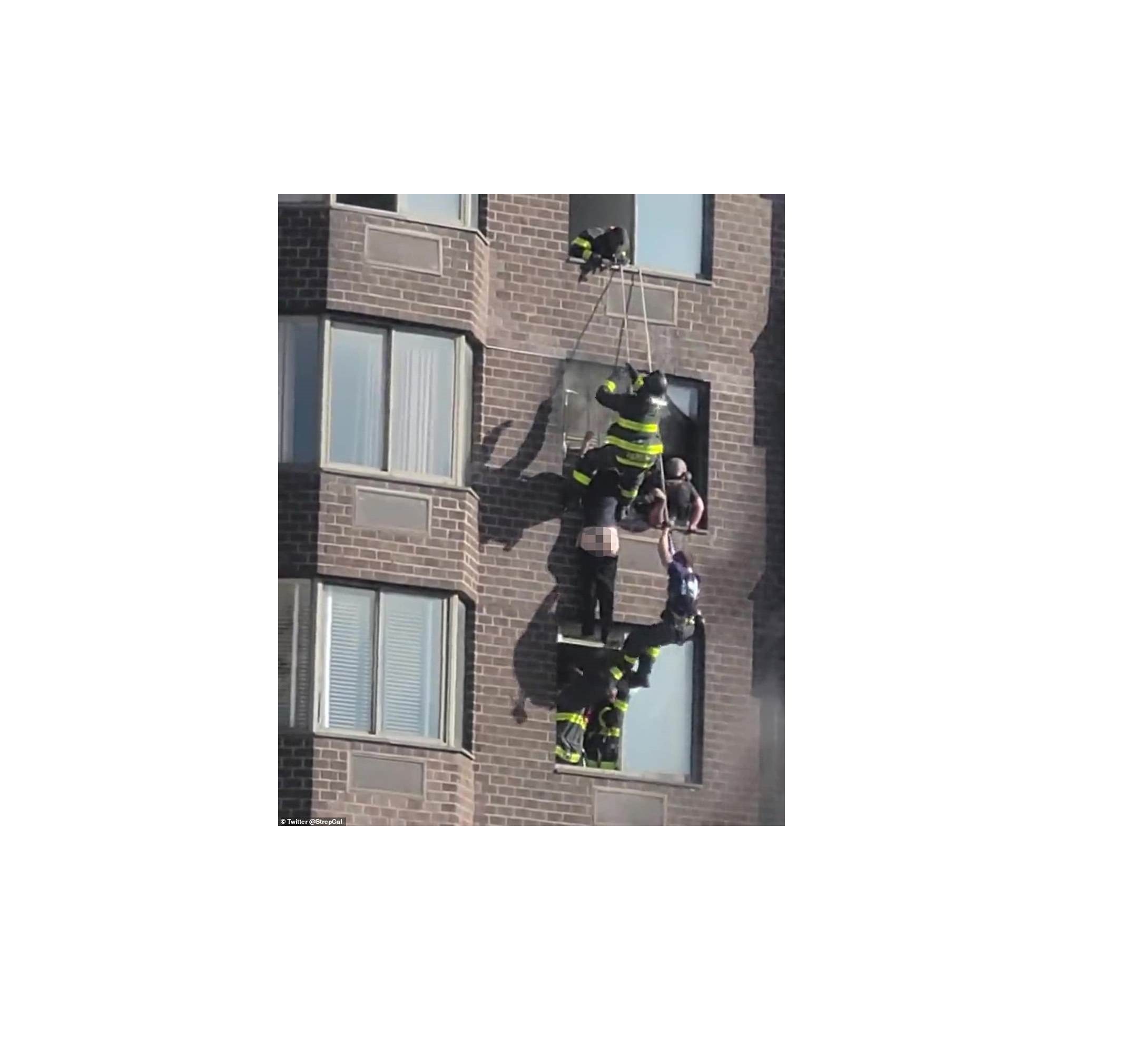 Десетки ранени в жилищна сграда в Ню Йорк, батерия за телефон е вероятната причина за пожара