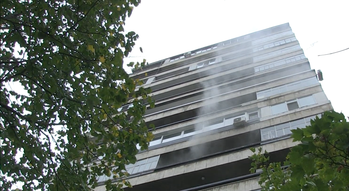 Пожар избухна в 15-етажен блок в Русе