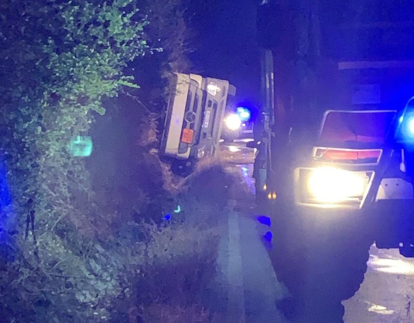 Камион цистерна се преобърна край пътя Русе–Разград